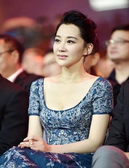 熟女丝袜浓妆艳抹小说,丝袜魅惑，浓妆艳抹下的秘密诱惑