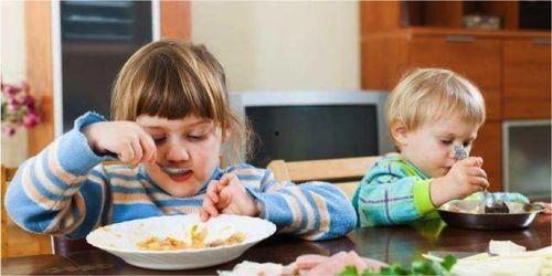 娱乐吃瓜君宝宝倒水,揭秘宝宝倒水背后的温馨瞬间